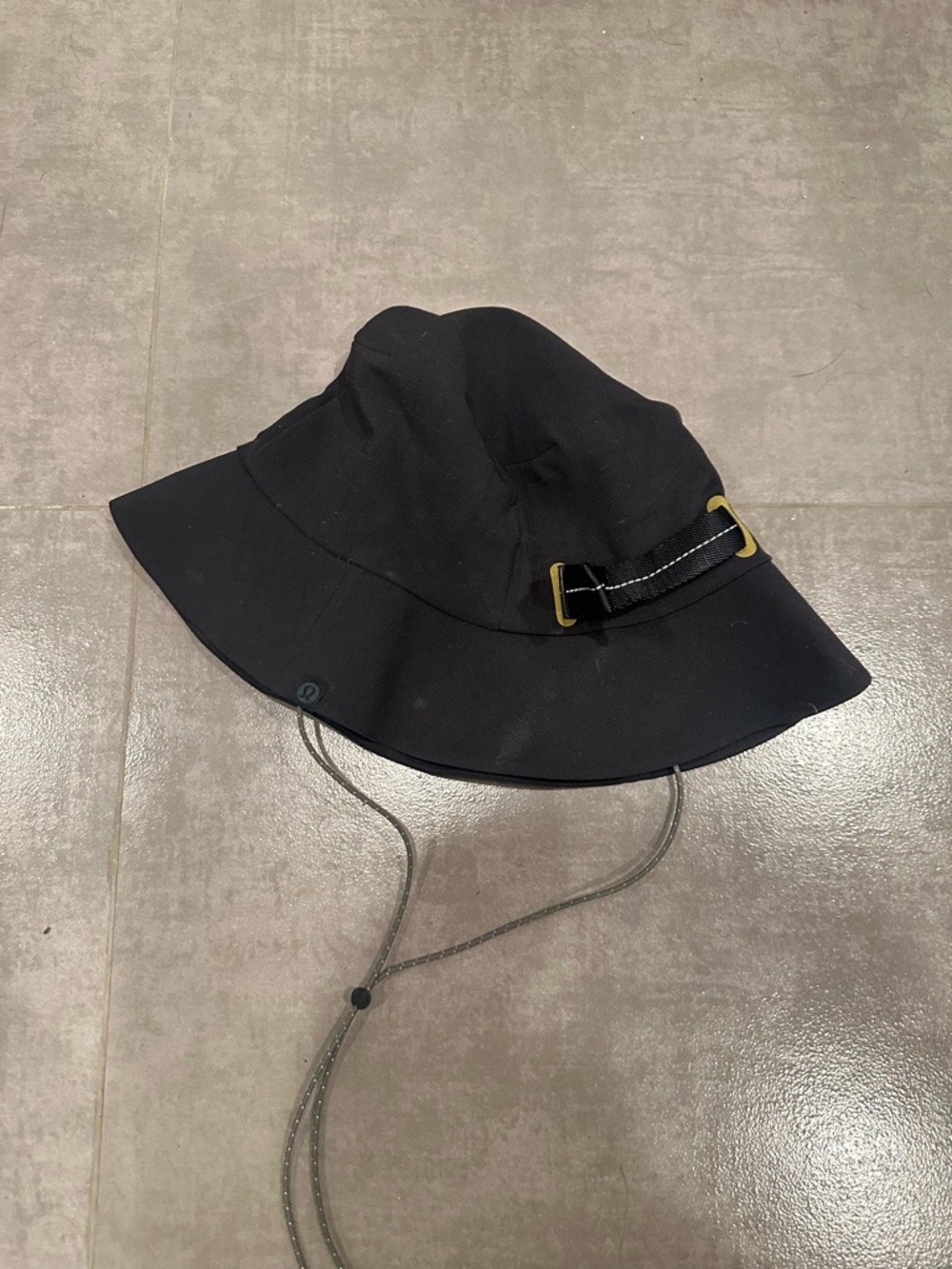 Lululemon Bucket Hat Black with Chin Strap Size M/L